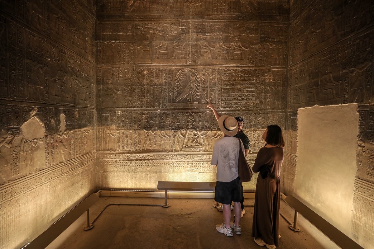 Mısır'daki Philae Tapınağı ziyaretçilerini ağırlıyor