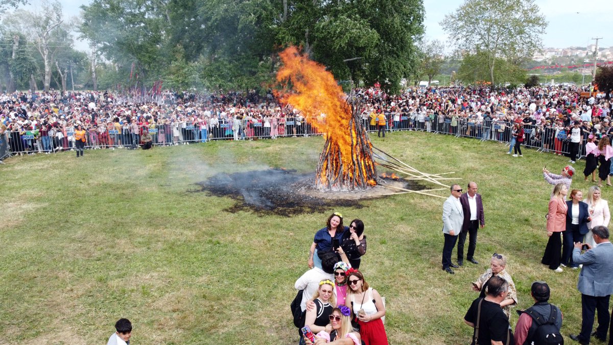Edirne'de Kakava Şenliği'nden renkli görüntüler