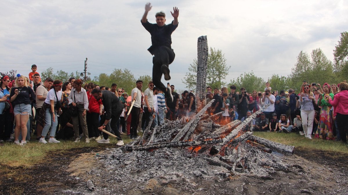 Edirne'de Kakava Şenliği'nden renkli görüntüler