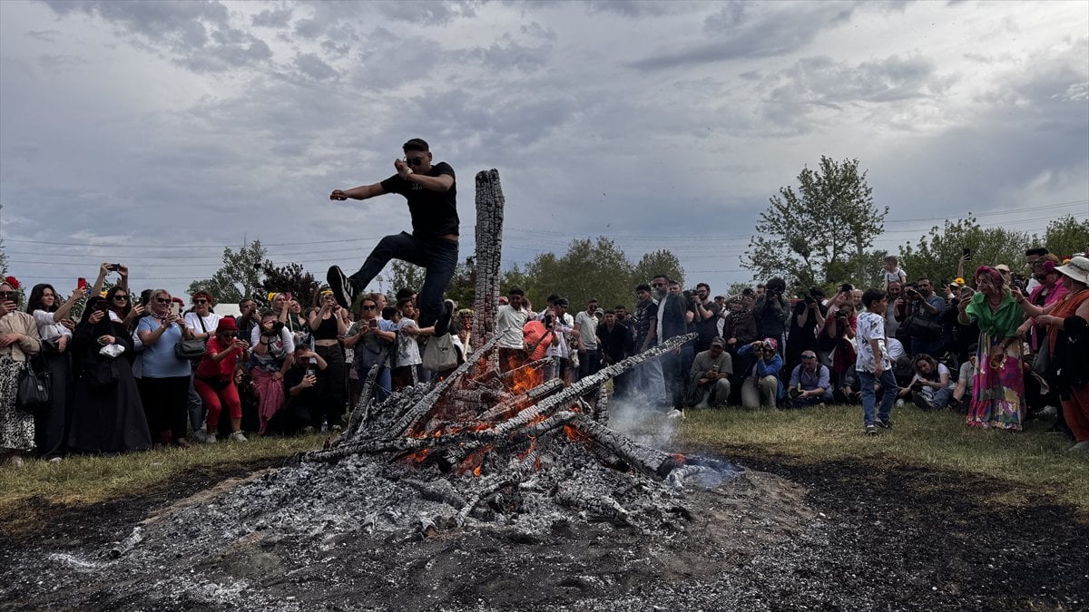 Edirne'de Kakava Şenliği'nden renkli görüntüler