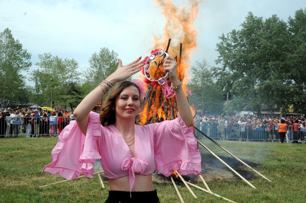 Edirne'de Kakava Şenliği'nden renkli görüntüler