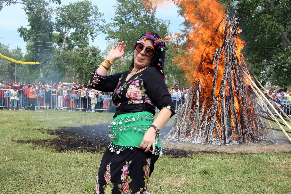Edirne'de Kakava Şenliği'nden renkli görüntüler