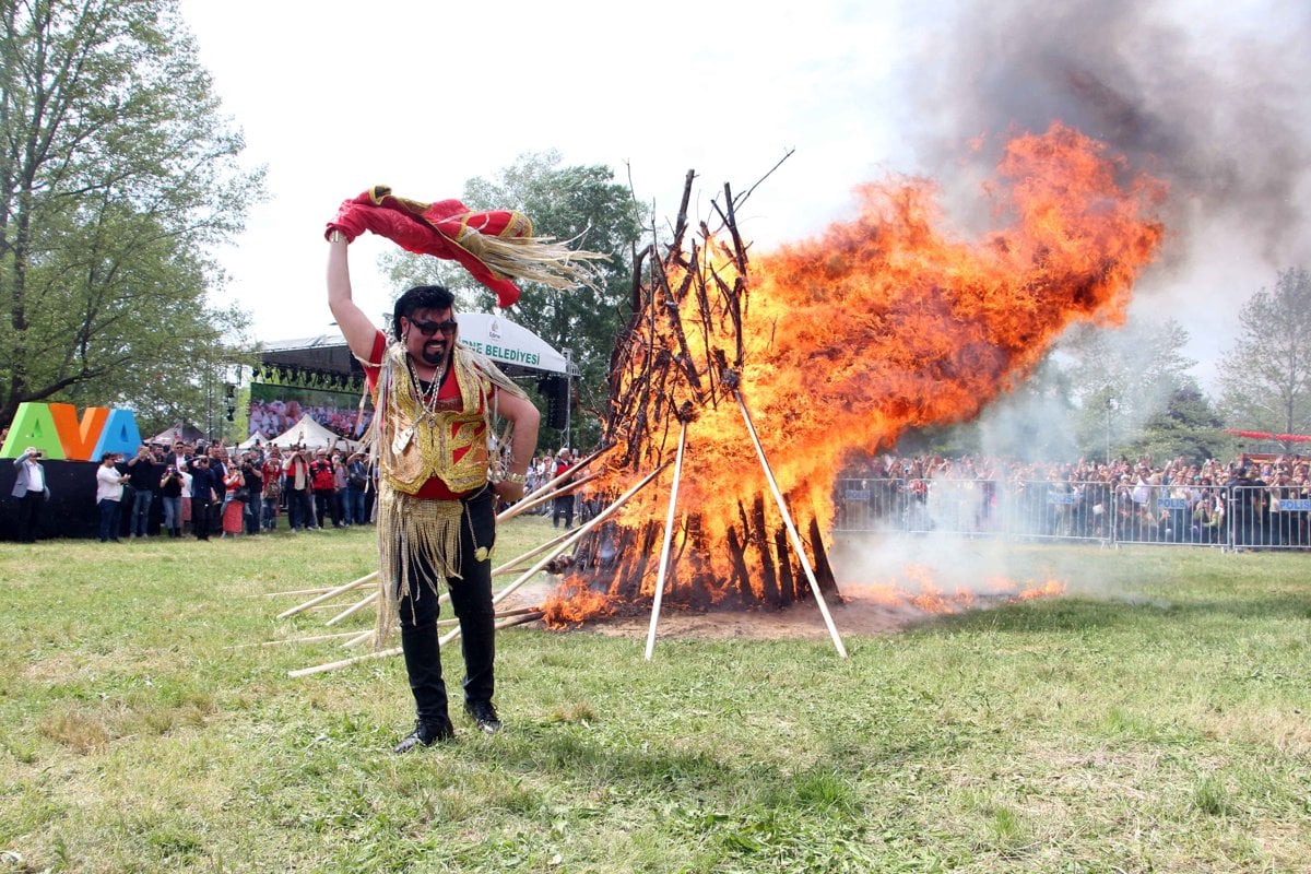 Edirne'de Kakava Şenliği'nden renkli görüntüler