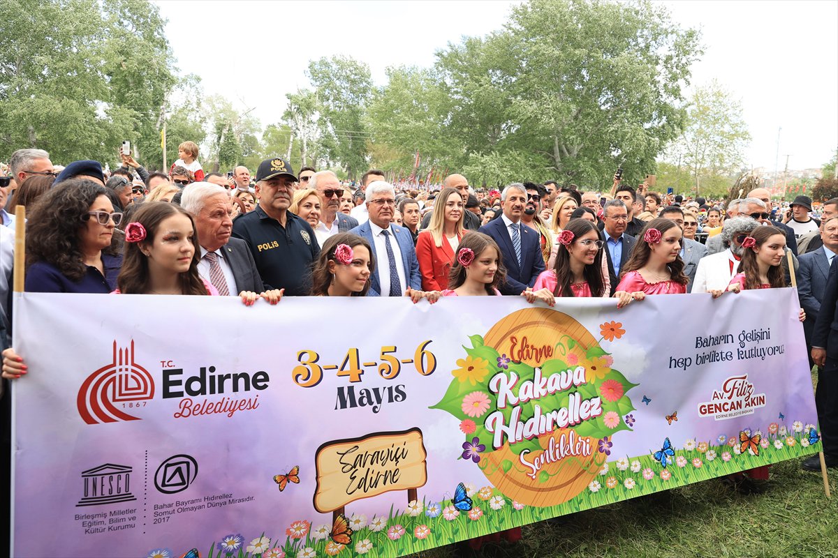 Edirne'de Kakava Şenliği'nden renkli görüntüler