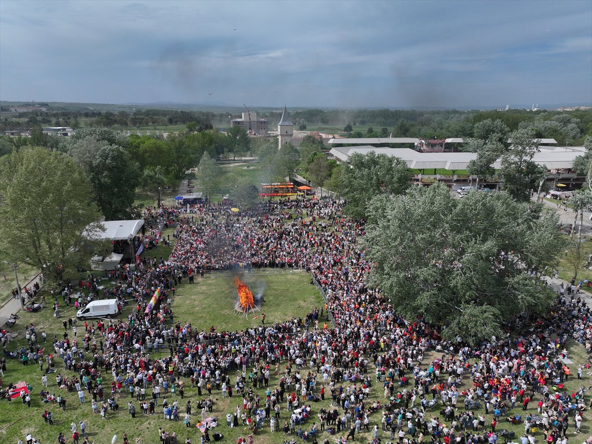 Edirne'de Kakava Şenliği'nden renkli görüntüler