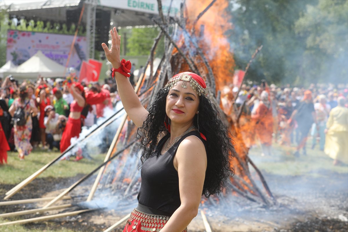 Edirne'de Kakava Şenliği'nden renkli görüntüler