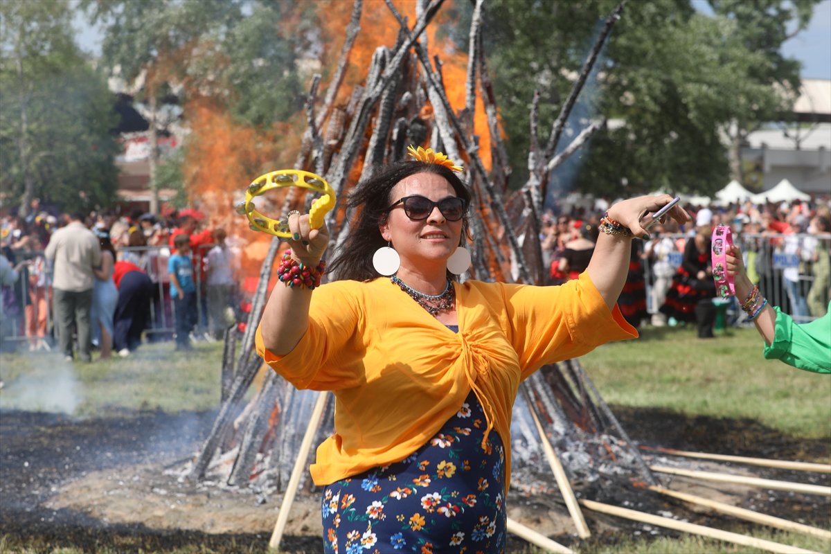 Edirne'de Kakava Şenliği'nden renkli görüntüler