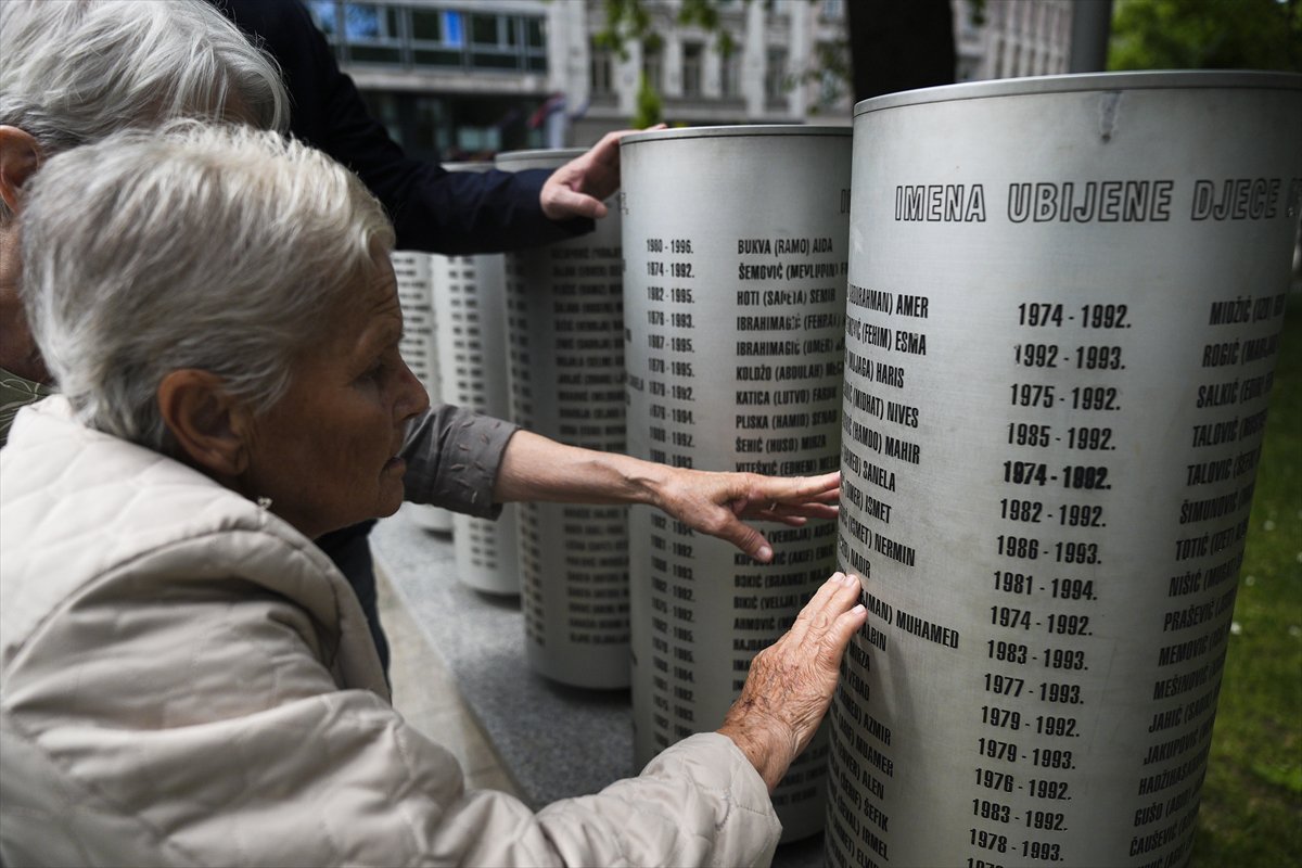 Bosna Hersek'te, Saraybosna kuşatmasında öldürülen 1601 çocuk anıldı