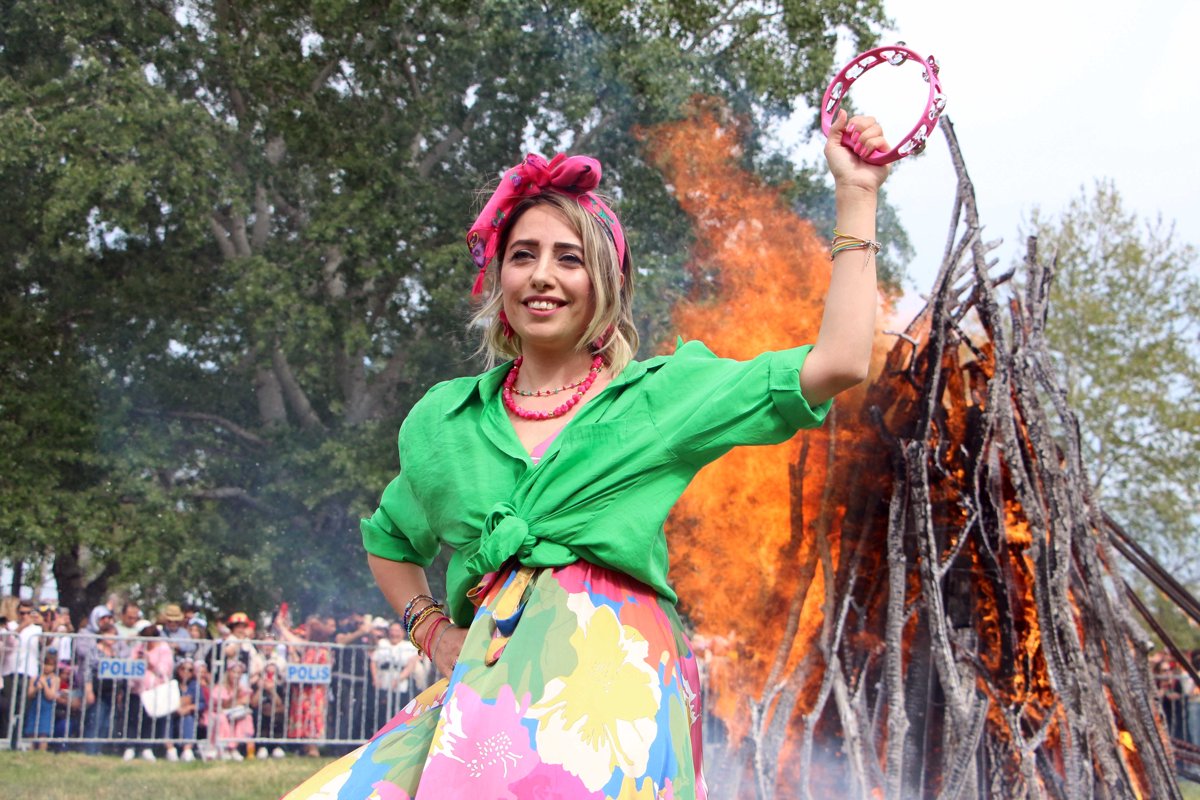 Edirne'de Kakava Şenliği'nden renkli görüntüler