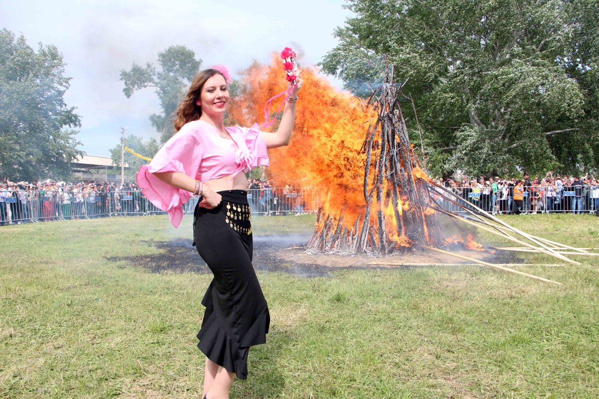 Edirne'de Kakava Şenliği'nden renkli görüntüler