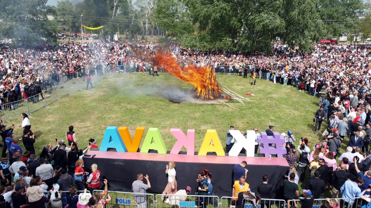 Edirne'de Kakava Şenliği'nden renkli görüntüler