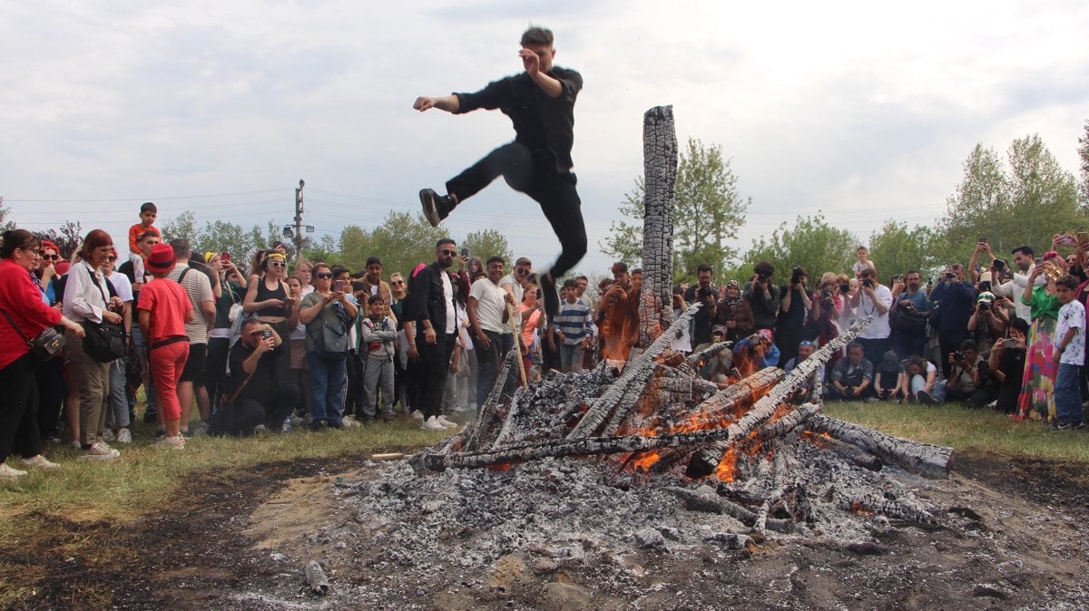 Edirne'de Kakava Şenliği'nden renkli görüntüler