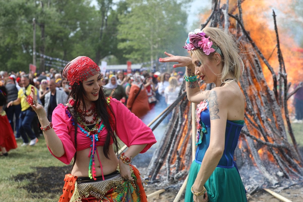 Edirne'de Kakava Şenliği'nden renkli görüntüler