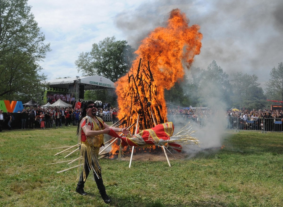 Edirne'de Kakava Şenliği'nden renkli görüntüler