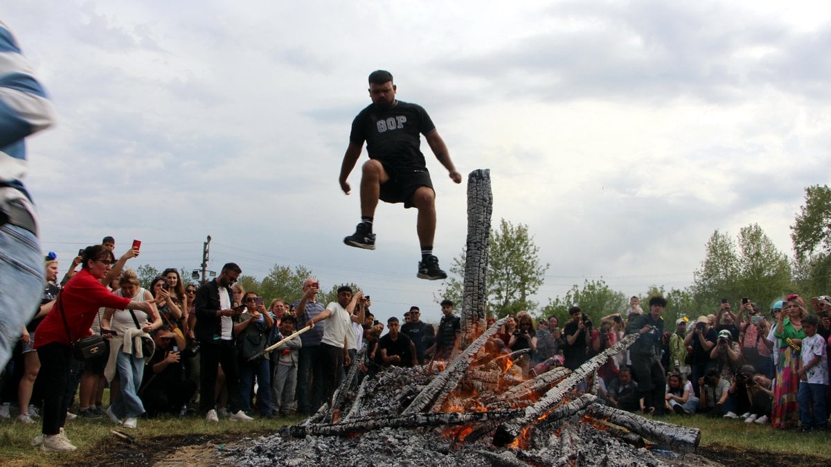 Edirne'de Kakava Şenliği'nden renkli görüntüler