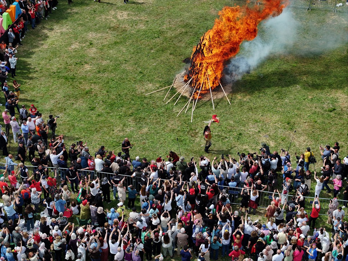 Edirne'de Kakava Şenliği'nden renkli görüntüler