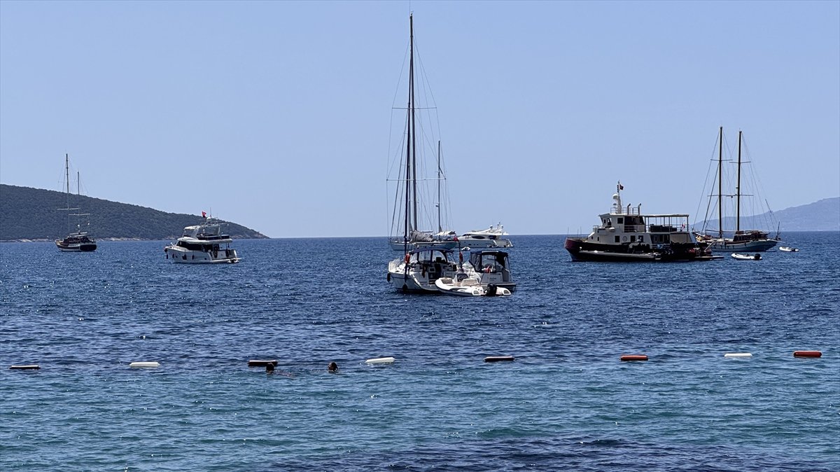 Muğla ve Antalya’da yaz erken geldi, sahiller doldu taştı