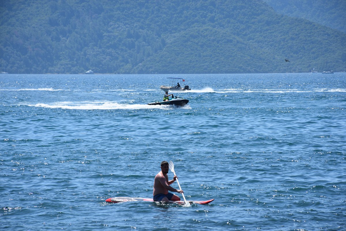 Muğla ve Antalya’da yaz erken geldi, sahiller doldu taştı
