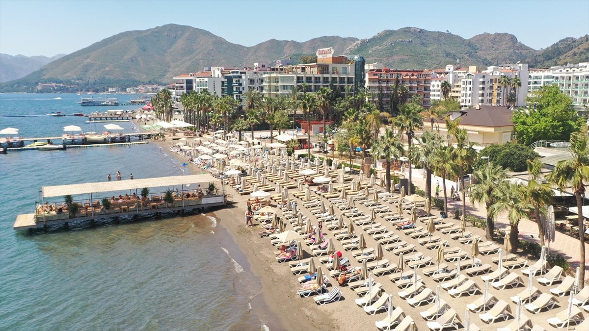 Muğla ve Antalya’da yaz erken geldi, sahiller doldu taştı