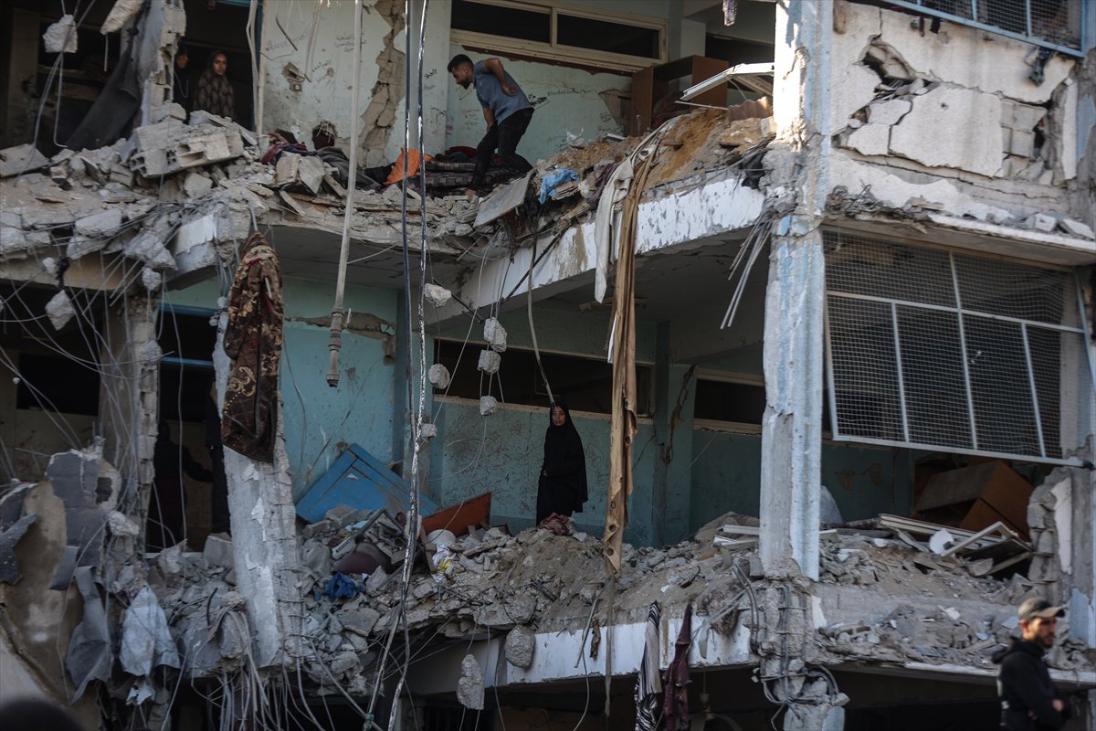 Gazze’de sivillerin sığındığı okul bombalandı