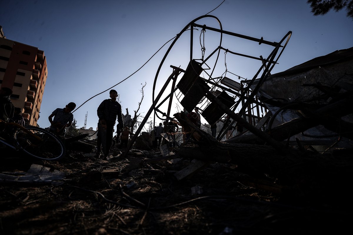 Gazze’de sivillerin sığındığı okul bombalandı