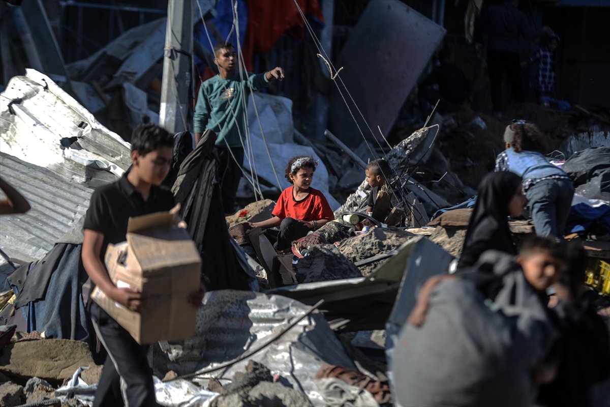 Gazze’de sivillerin sığındığı okul bombalandı