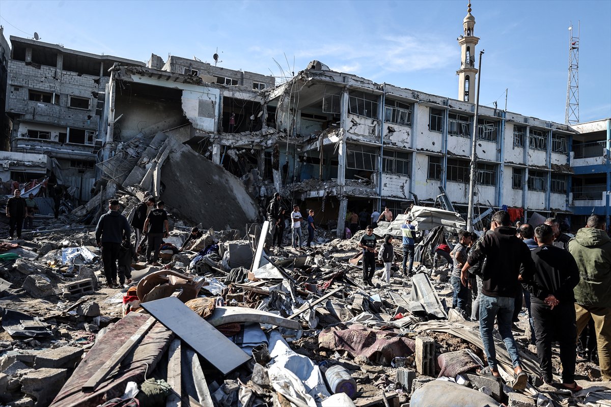 Gazze’de sivillerin sığındığı okul bombalandı