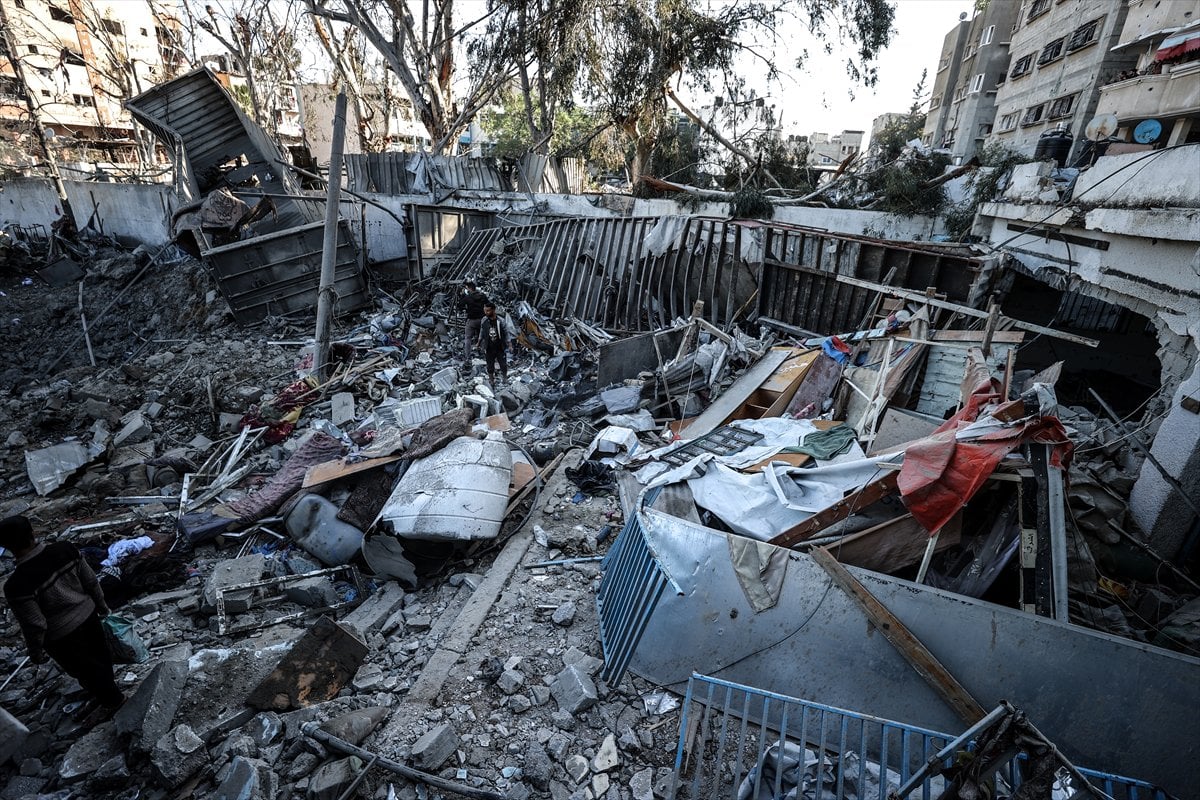 Gazze’de sivillerin sığındığı okul bombalandı