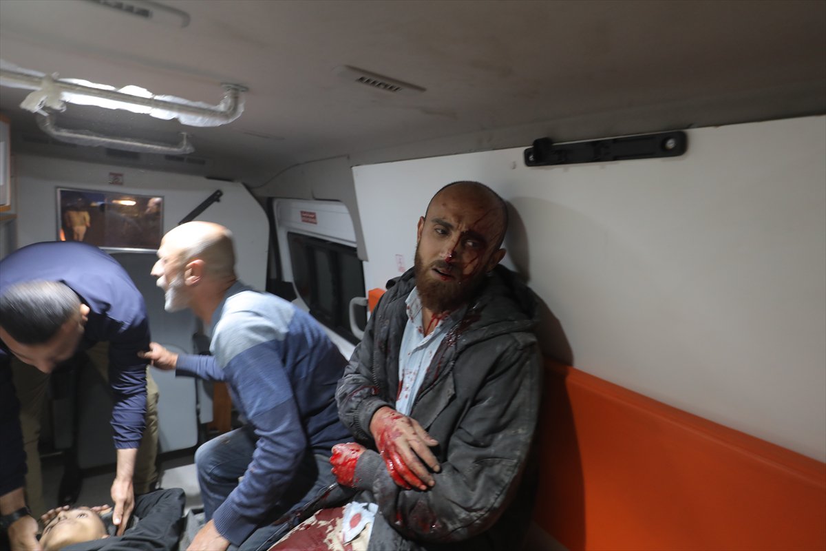 Gazze’de sivillerin sığındığı okul bombalandı