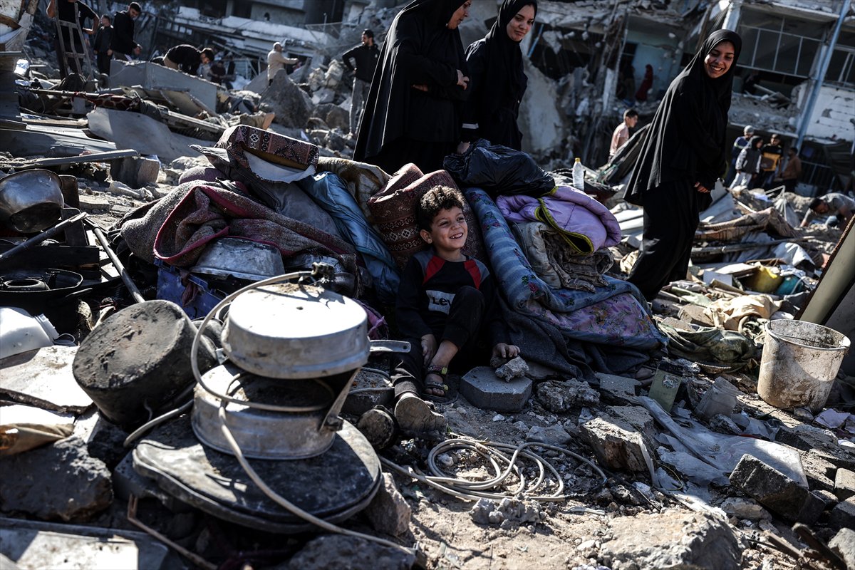 Gazze’de sivillerin sığındığı okul bombalandı