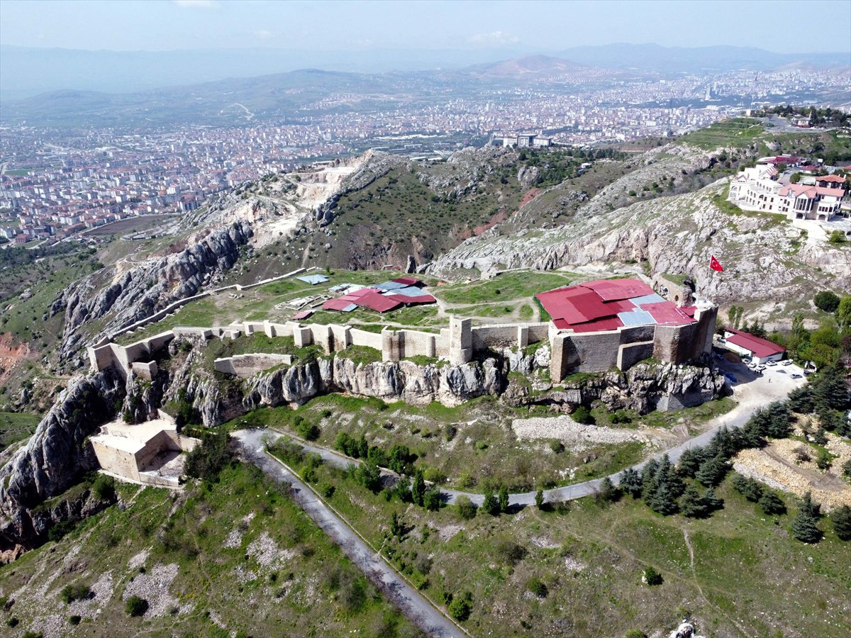 Harput Kalesi’nde tarih yeniden gün yüzüne çıkıyor
