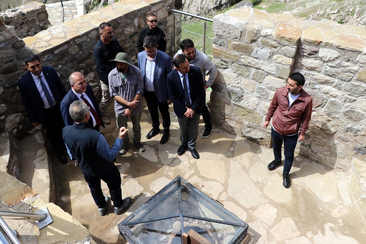 Harput Kalesi’nde tarih yeniden gün yüzüne çıkıyor