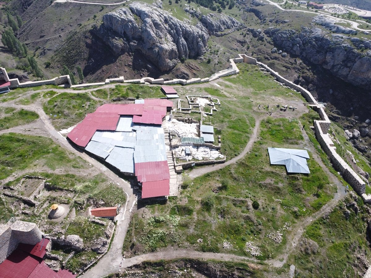 Harput Kalesi’nde tarih yeniden gün yüzüne çıkıyor