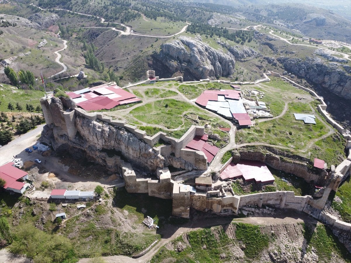 Harput Kalesi’nde tarih yeniden gün yüzüne çıkıyor