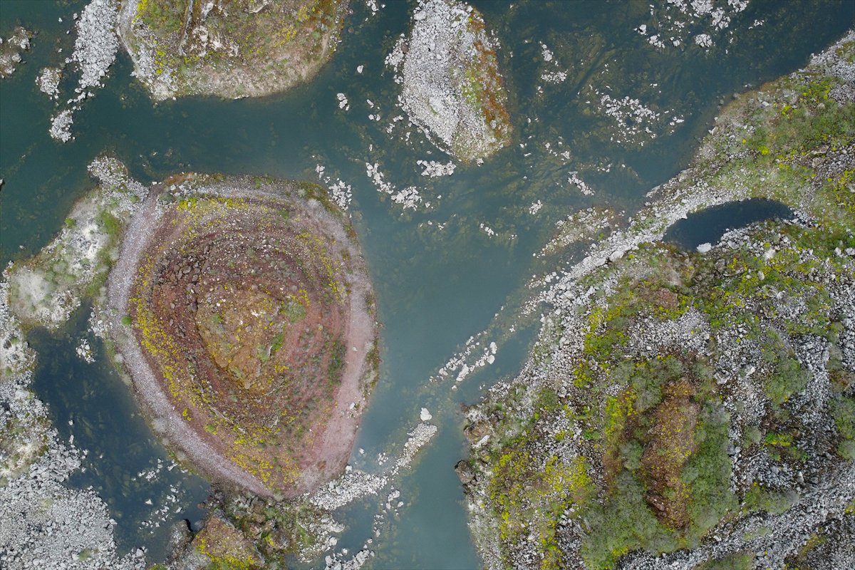 Manisa'daki lav kalıntıları göçmen kuşlarla canlandı