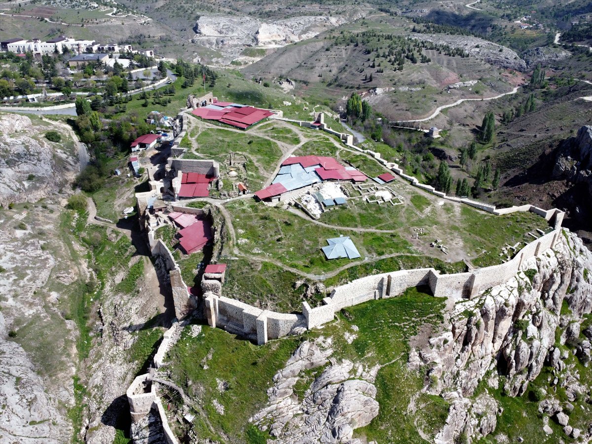 Harput Kalesi’nde tarih yeniden gün yüzüne çıkıyor