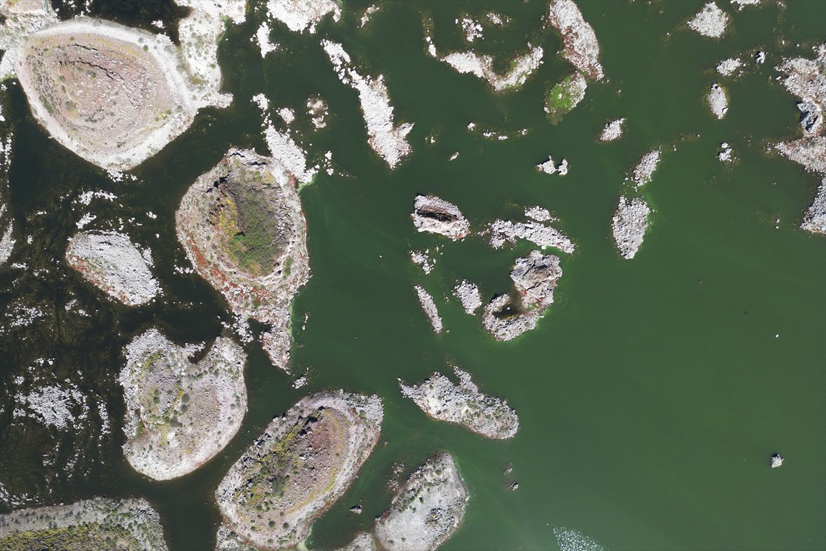 Manisa'daki lav kalıntıları göçmen kuşlarla canlandı