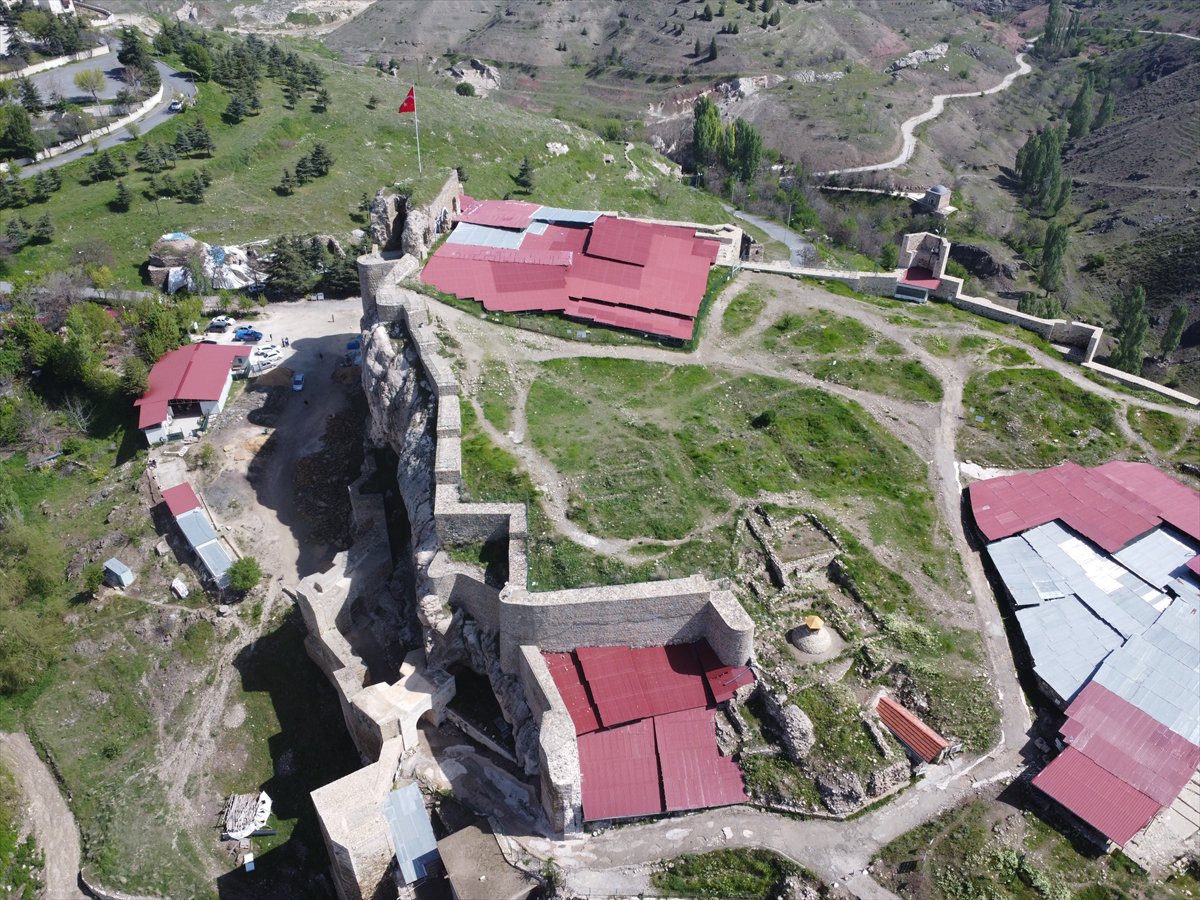 Harput Kalesi’nde tarih yeniden gün yüzüne çıkıyor