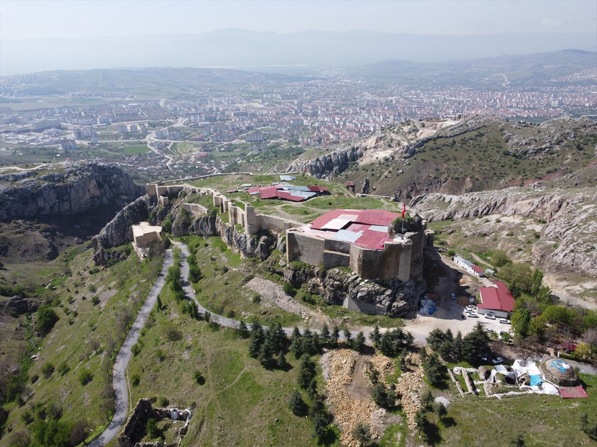 Harput Kalesi’nde tarih yeniden gün yüzüne çıkıyor