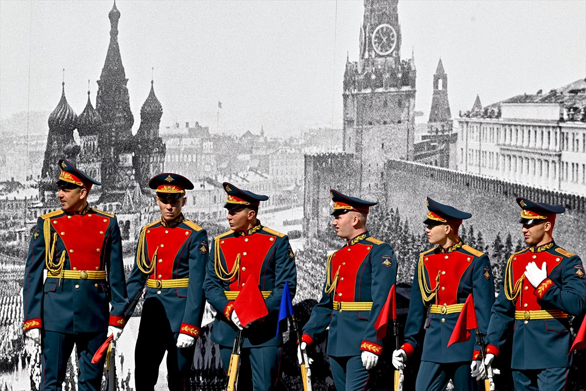 Kızıl Meydan'da Zafer Günü kutlaması