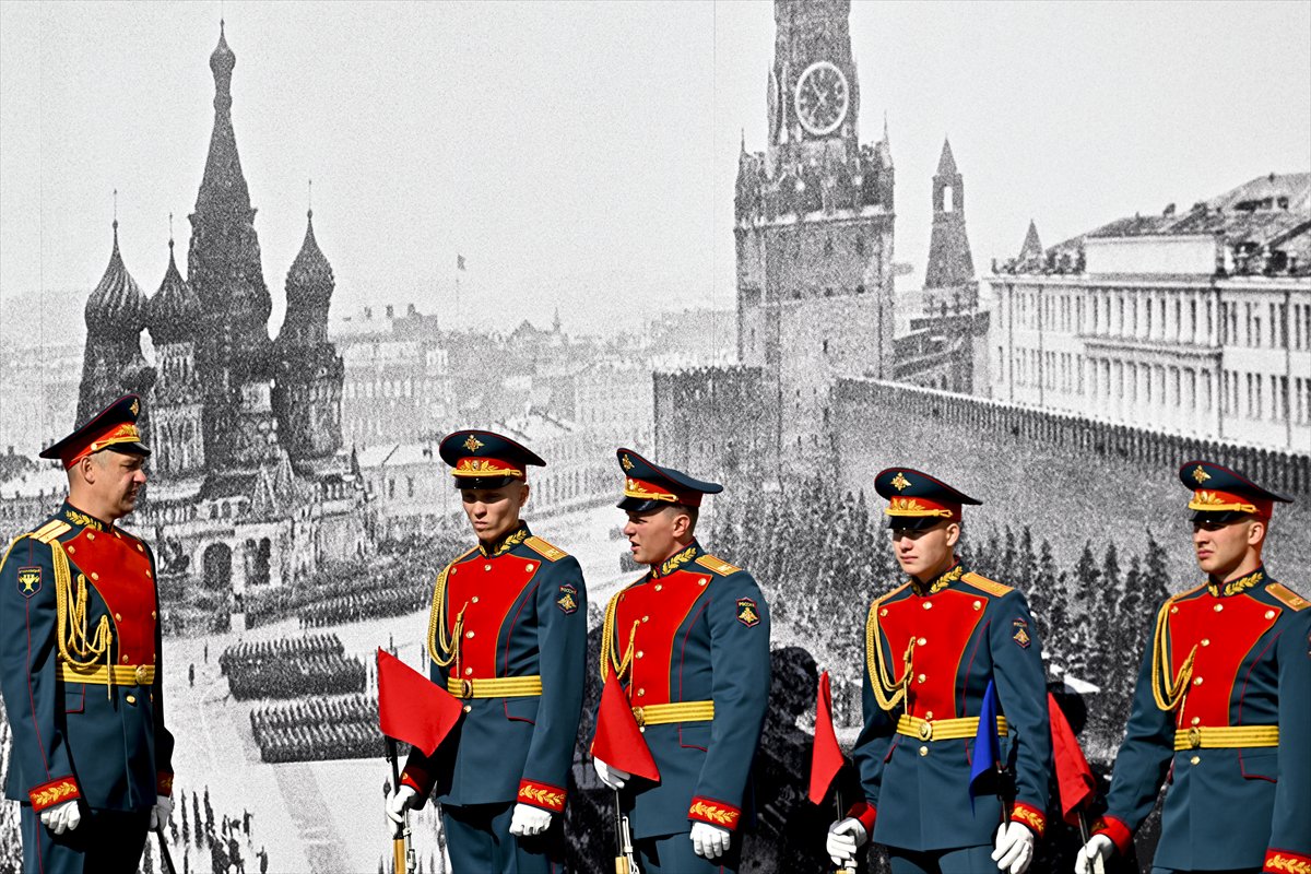 Kızıl Meydan'da Zafer Günü kutlaması