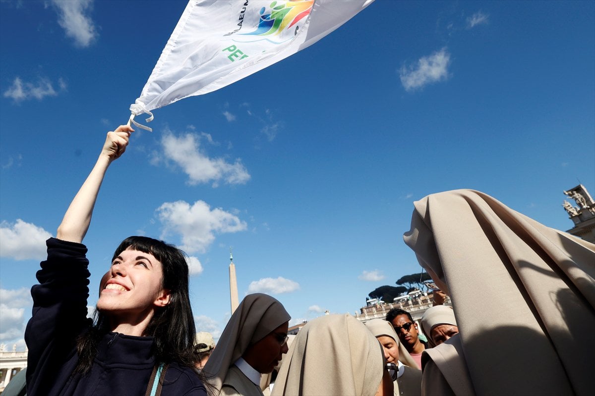 Yeni Papa’nın seçilmesiyle kutlamalar başladı