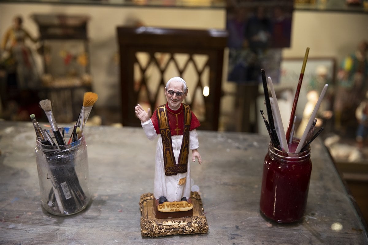 İtalya'da Papa 14. Leo heykeli ilgi odağı oldu