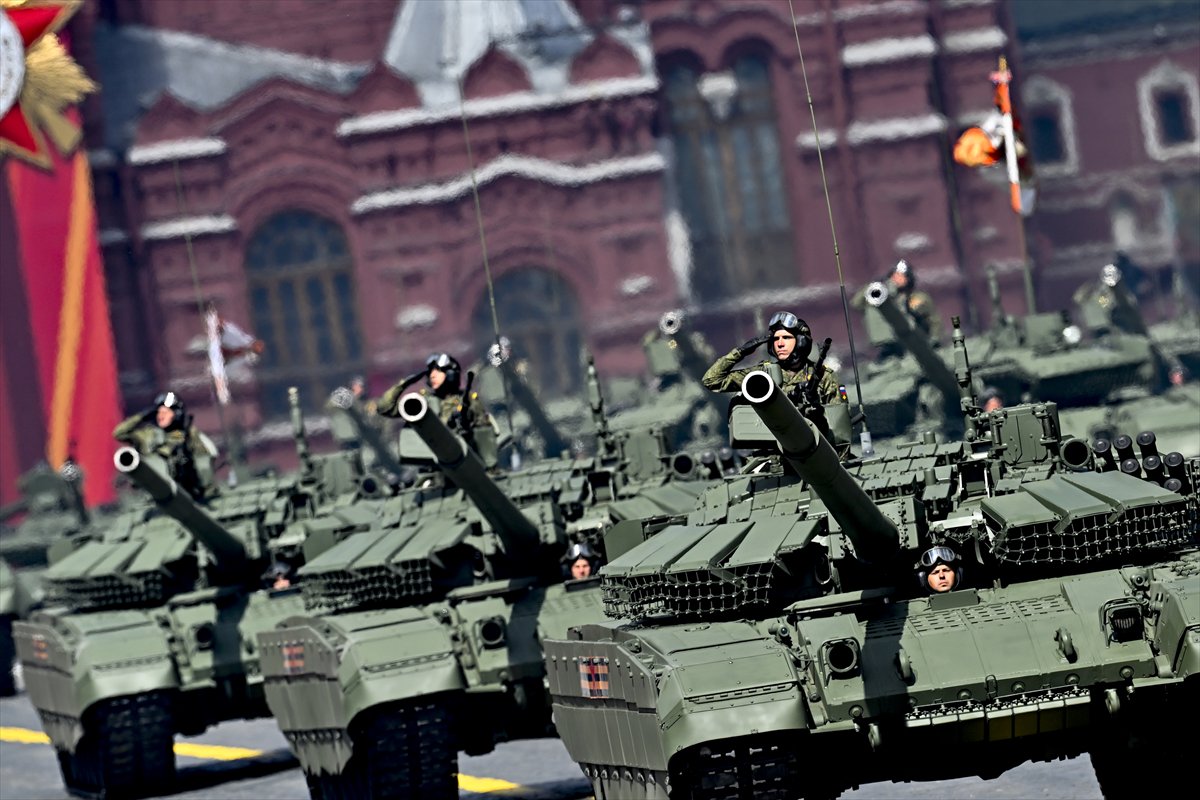 Moskova'da 9 Mayıs Zafer Günü geçit töreni ve havai fişeklerle kutlandı