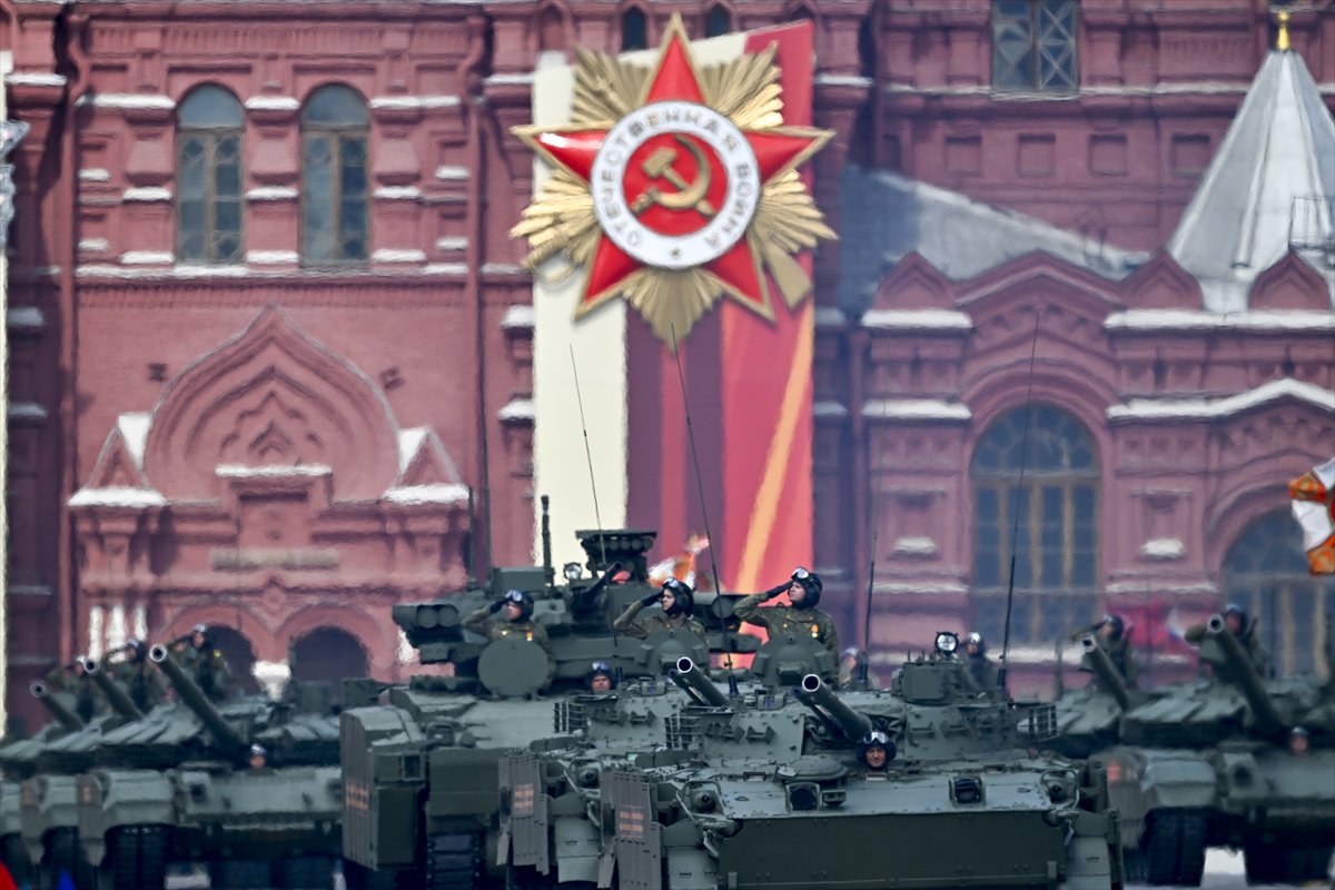 Moskova'da 9 Mayıs Zafer Günü geçit töreni ve havai fişeklerle kutlandı