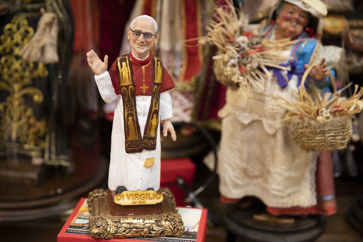 İtalya'da Papa 14. Leo heykeli ilgi odağı oldu