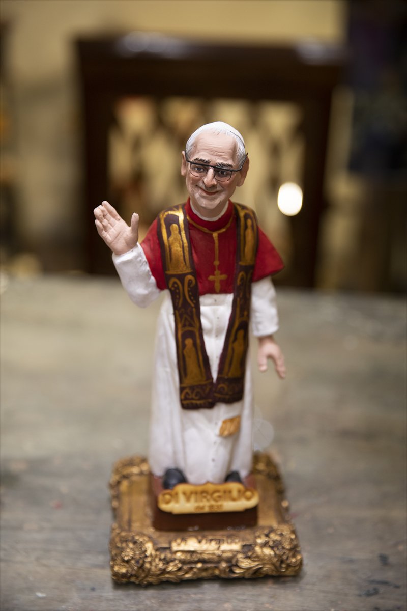 İtalya'da Papa 14. Leo heykeli ilgi odağı oldu