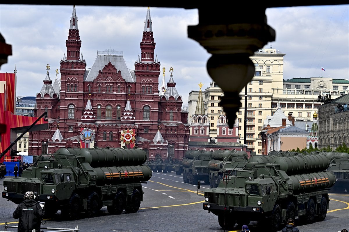 Moskova'da 9 Mayıs Zafer Günü geçit töreni ve havai fişeklerle kutlandı