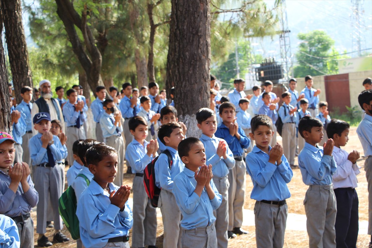 Keşmir'de okullar, ateşkesin ardından yeniden açıldı