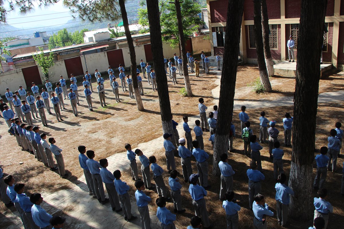 Keşmir'de okullar, ateşkesin ardından yeniden açıldı
